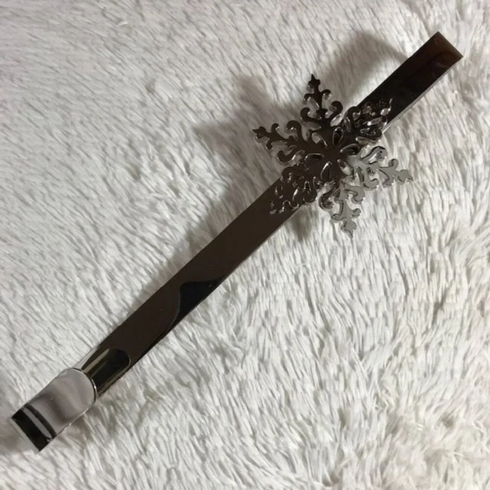 Polished Silver Snowflake Wreath Hanger